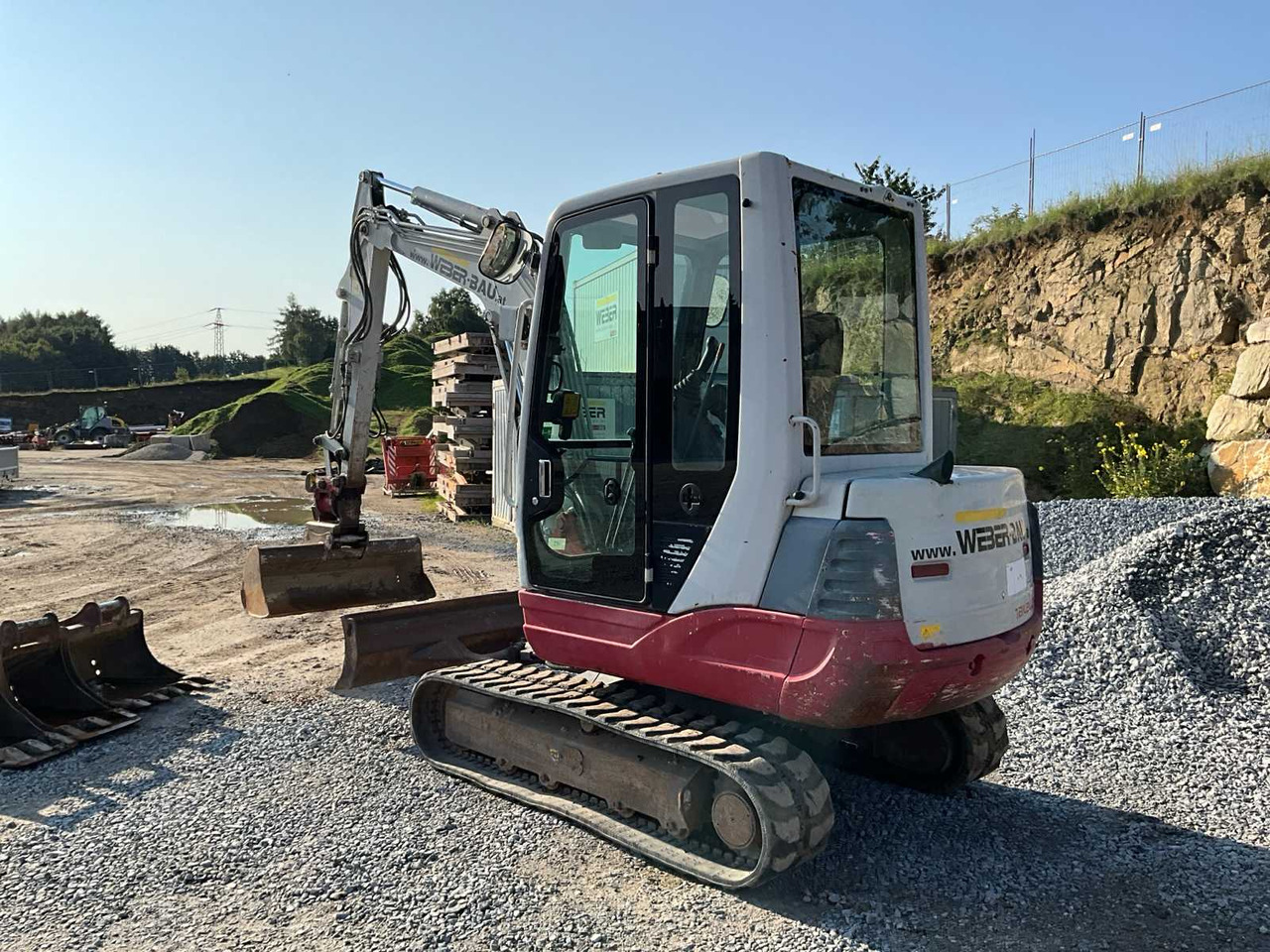 Takeuchi TB235 - Мини-экскаватор: фото 4 Takeuchi TB235 - Мини-экскаватор: фото 4