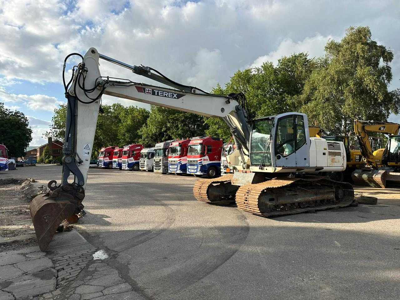 Terex TC240LC - Гусеничный экскаватор: фото 1 Terex TC240LC - Гусеничный экскаватор: фото 1