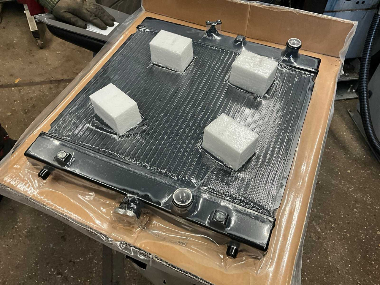 VOLVO - ECR25D - RADIATOR (2X) - Мини-экскаватор: фото 2 VOLVO - ECR25D - RADIATOR (2X) - Мини-экскаватор: фото 2