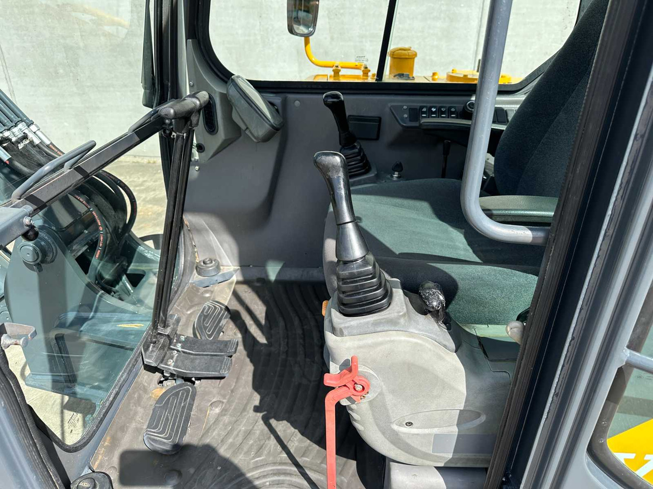 Гусеничный экскаватор Volvo EC55D: фото 23