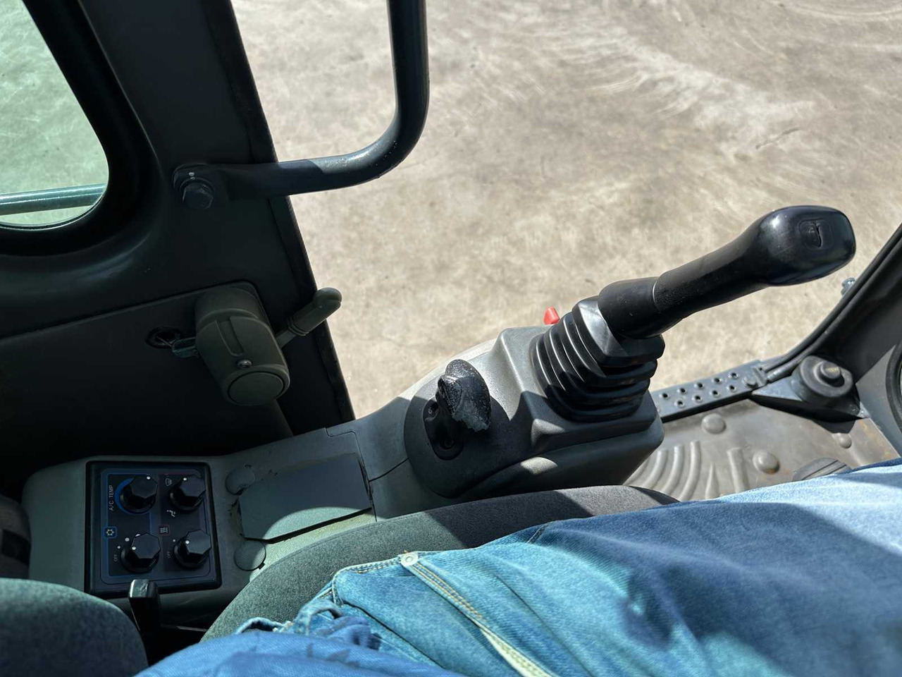 Гусеничный экскаватор Volvo EC55D: фото 28
