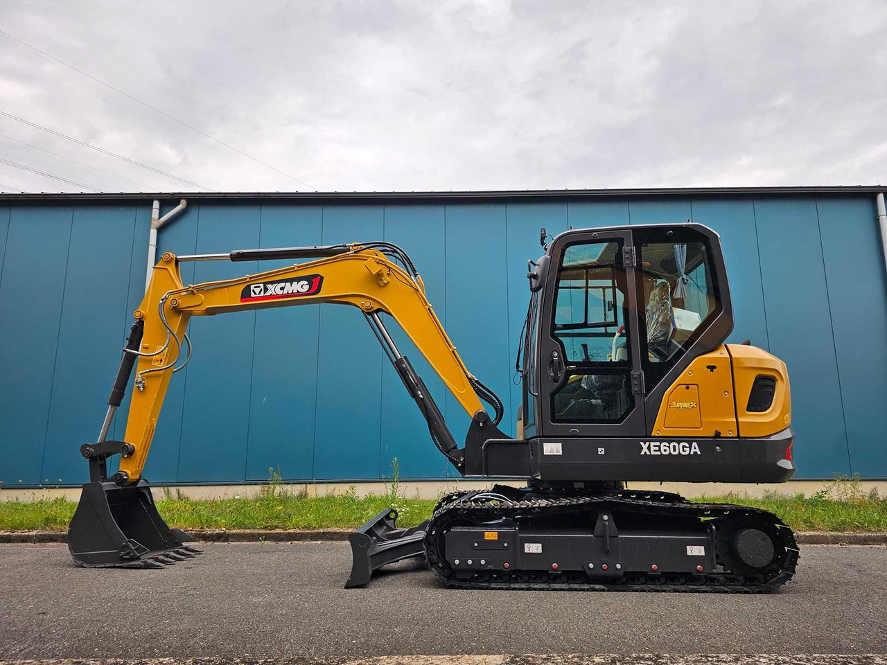 XCMG XE60GA - Гусеничный экскаватор: фото 2 XCMG XE60GA - Гусеничный экскаватор: фото 2