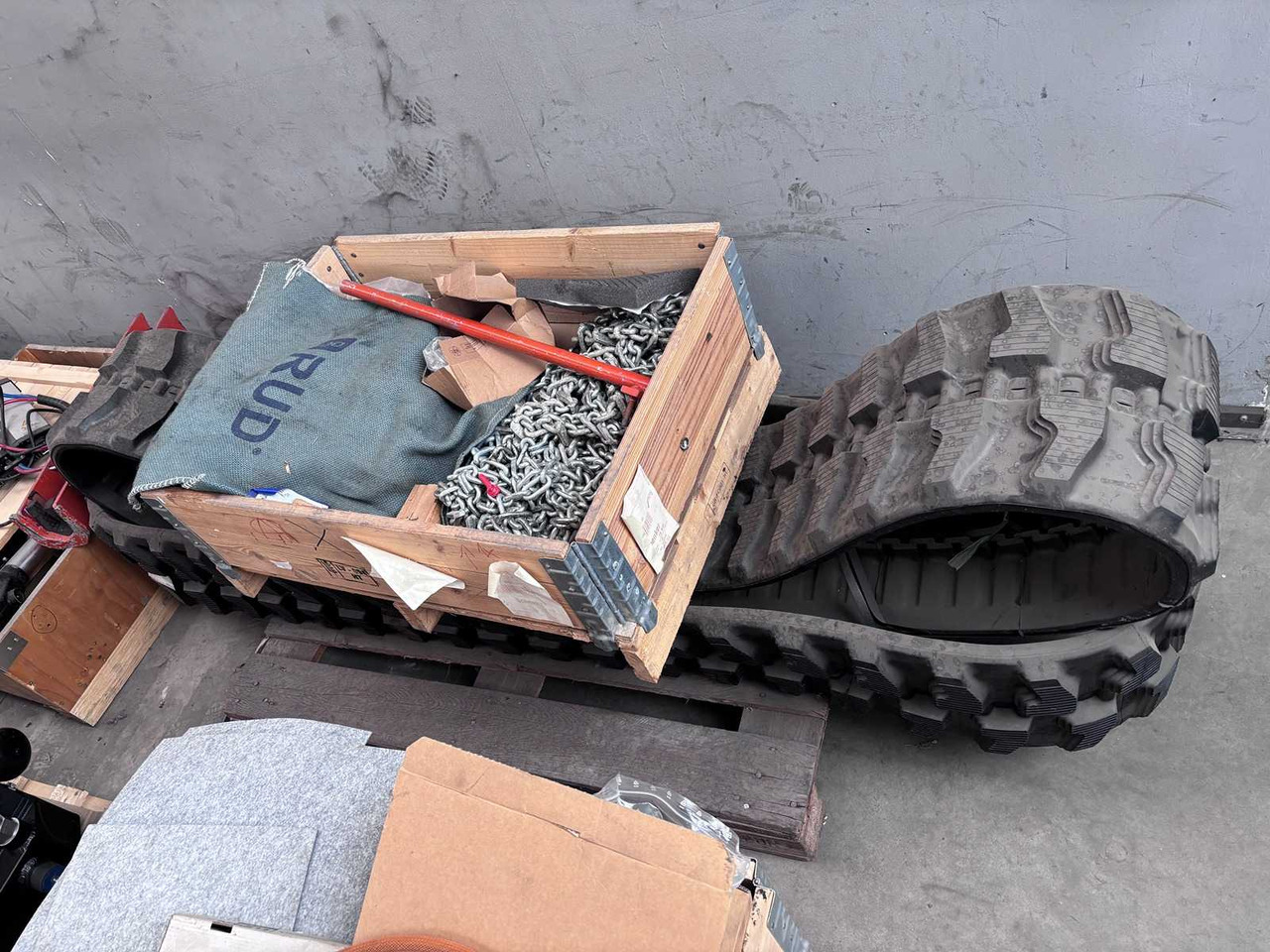 YANMAR - RUBBER TRACK (2 PCS. / A PAIR) USED FOR MINI EXCAVATORS - Колёсный погрузчик: фото 1 YANMAR - RUBBER TRACK (2 PCS. / A PAIR) USED FOR MINI EXCAVATORS - Колёсный погрузчик: фото 1