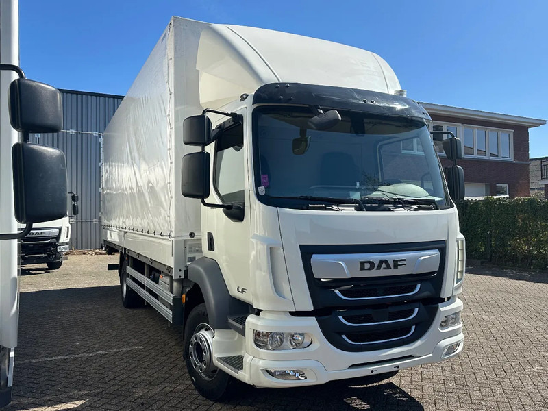 DAF LF 260 LF260.16 EURO6. 2022. Schuifzeil bakwagen met Laadklep. - Тентованный грузовик: фото 2 DAF LF 260 LF260.16 EURO6. 2022. Schuifzeil bakwagen met Laadklep. - Тентованный грузовик: фото 2