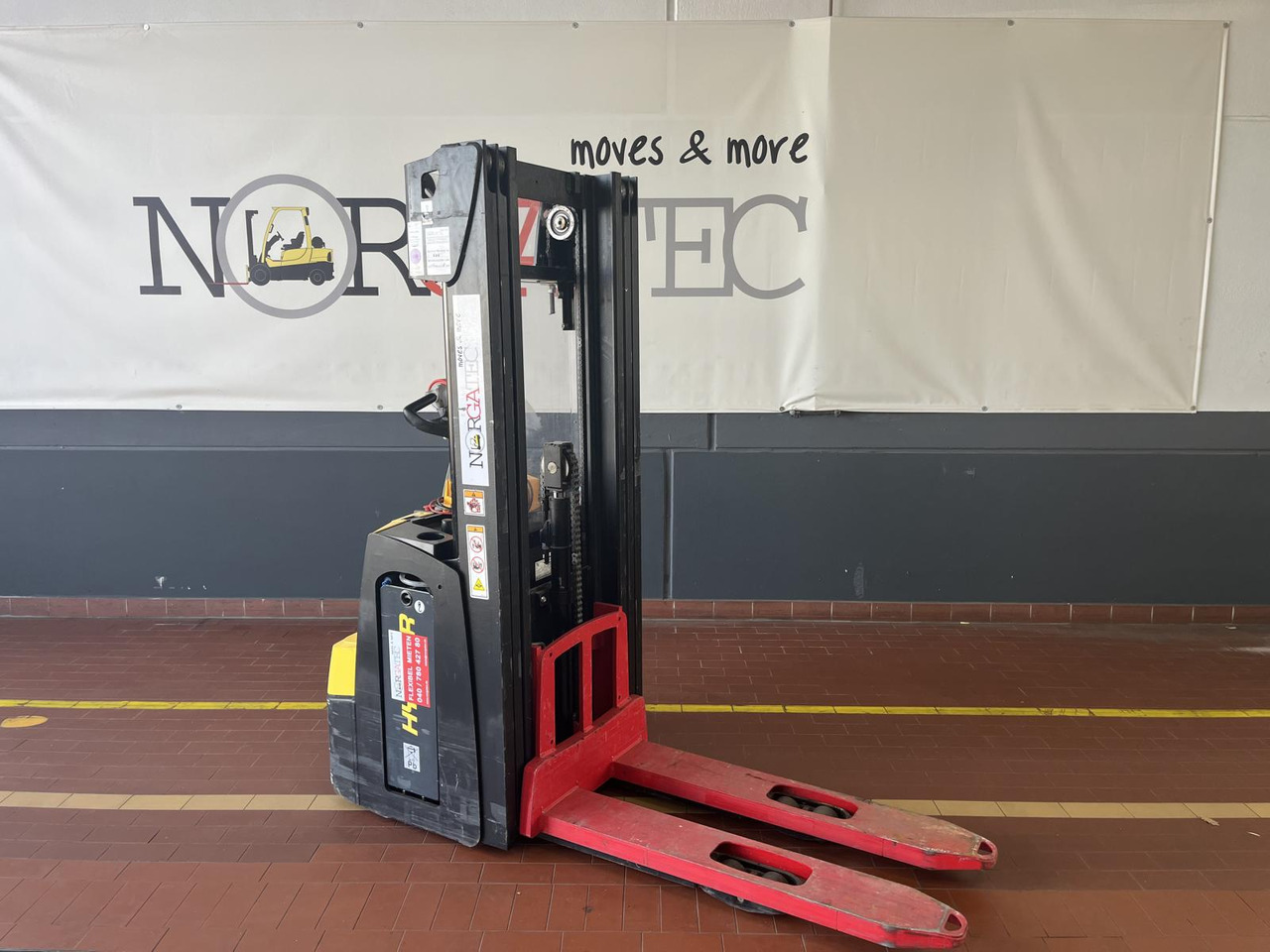 Hyster S1.4 - Штабелер: фото 1 Hyster S1.4 - Штабелер: фото 1