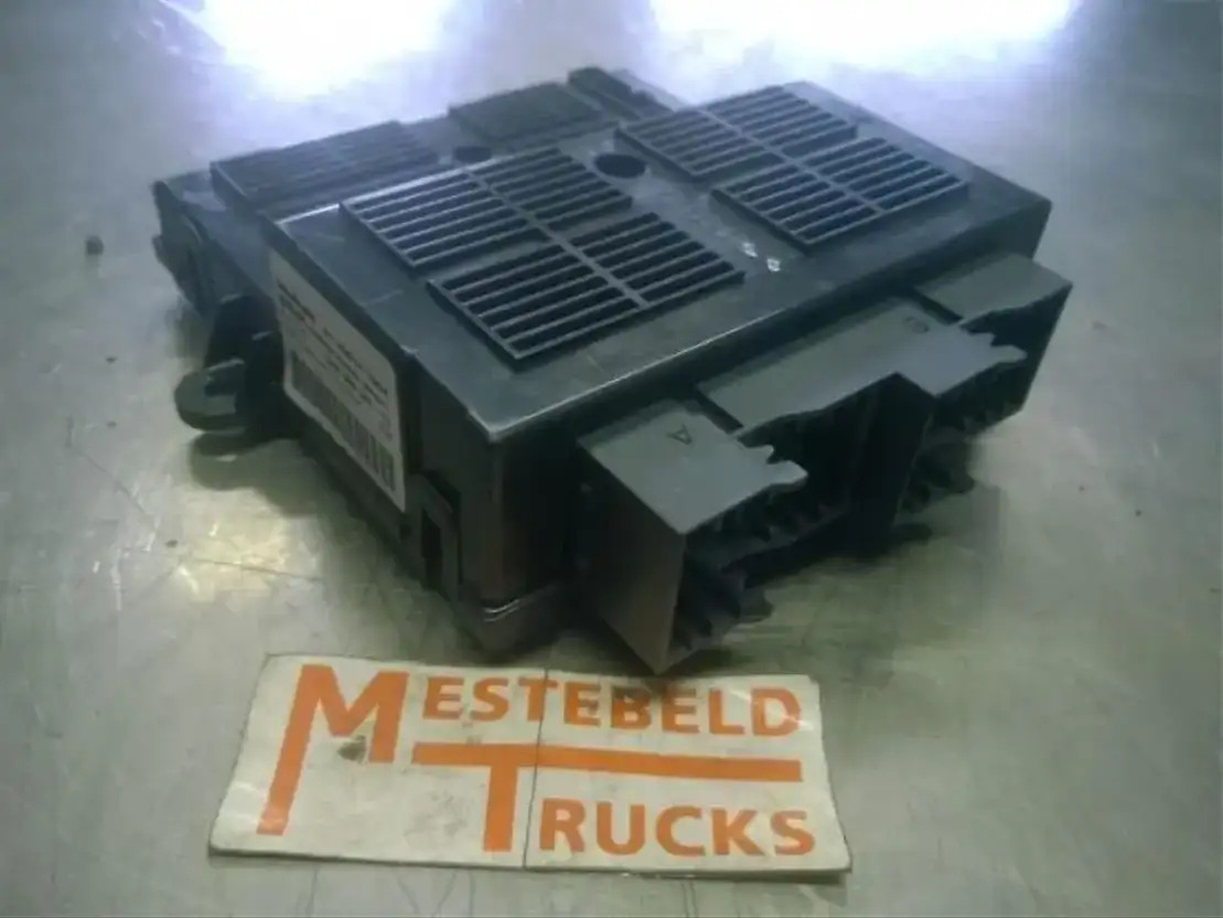 MAN Regeleenheid kachelmotor TGX - Электрическая система для Грузовиков: фото 1 MAN Regeleenheid kachelmotor TGX - Электрическая система для Грузовиков: фото 1
