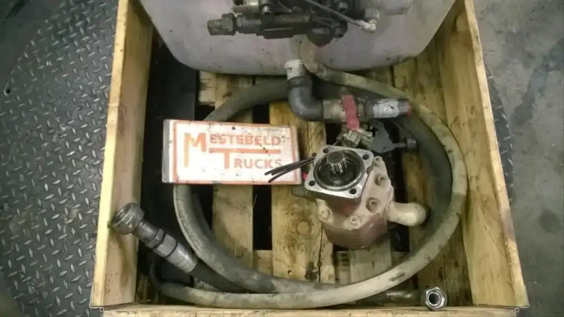 Mercedes-Benz Hydrauliek set met tandwielpomp - Гидравлика для Грузовиков: фото 1 Mercedes-Benz Hydrauliek set met tandwielpomp - Гидравлика для Грузовиков: фото 1