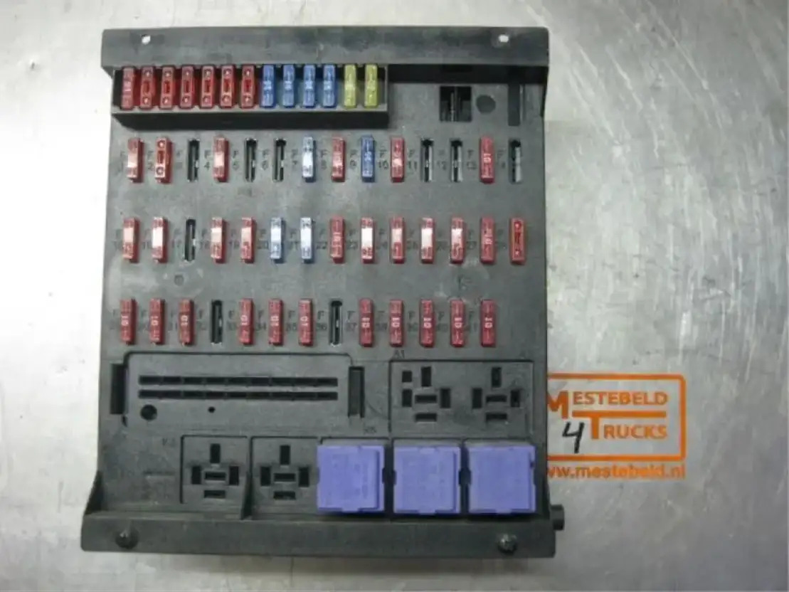 Mercedes-Benz Zekeringskast - Электрическая система для Грузовиков: фото 1 Mercedes-Benz Zekeringskast - Электрическая система для Грузовиков: фото 1