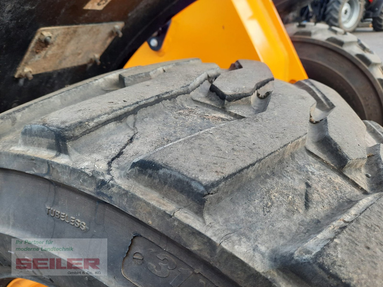 Компактный фронтальный погрузчик JCB 403 Agri PLUS: фото 12