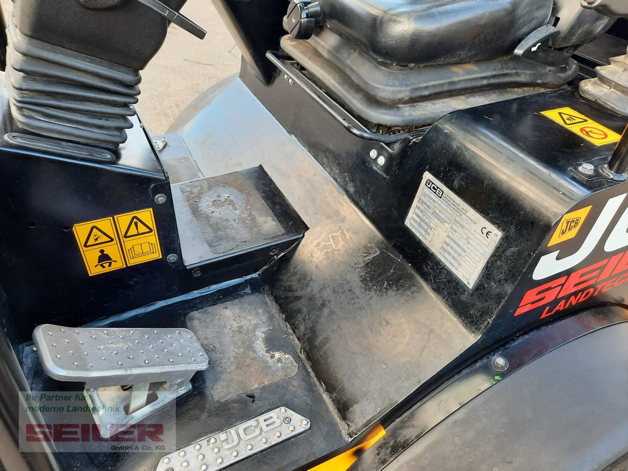 Компактный фронтальный погрузчик JCB 403 Agri PLUS: фото 7