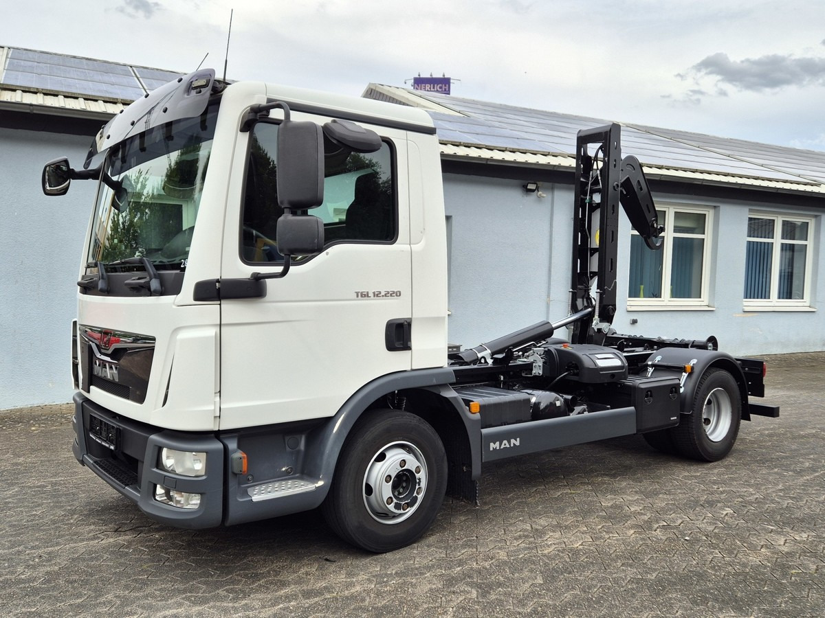 MAN TGL 12.220 BL City Abrollkipper AHK Euro 6 - Крюковой мультилифт: фото 3 MAN TGL 12.220 BL City Abrollkipper AHK Euro 6 - Крюковой мультилифт: фото 3