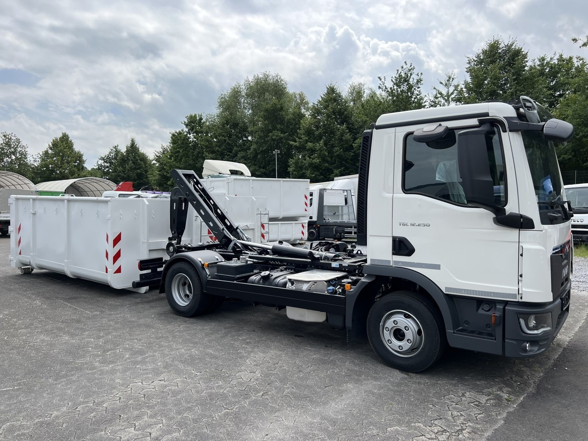 Новый Крюковой мультилифт MAN TGL 12.250 BL NEU City Abrollkipper PowerMatic: фото 7