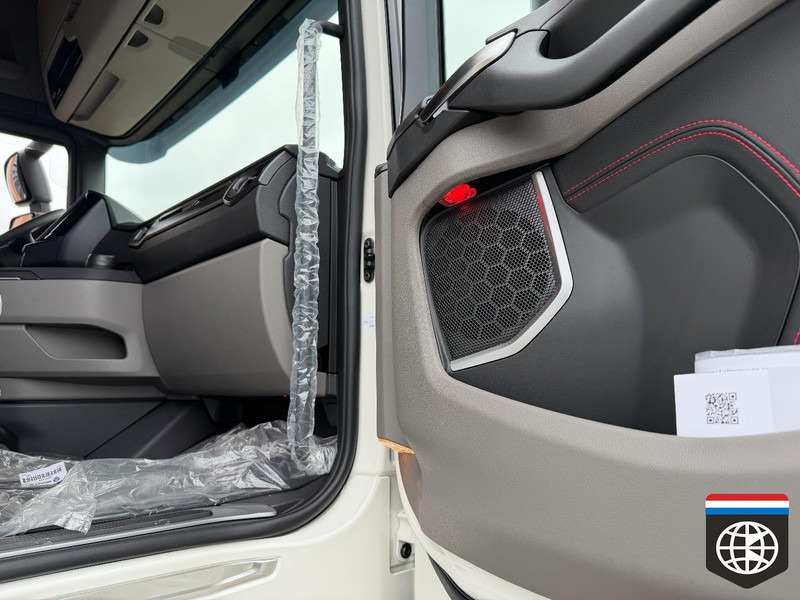 Scania 590 S 6X2/4 - Full air - Retarder PTO - SLIDE fifth wheel - King of the Road - Тягач: фото 4 Scania 590 S 6X2/4 - Full air - Retarder PTO - SLIDE fifth wheel - King of the Road - Тягач: фото 4