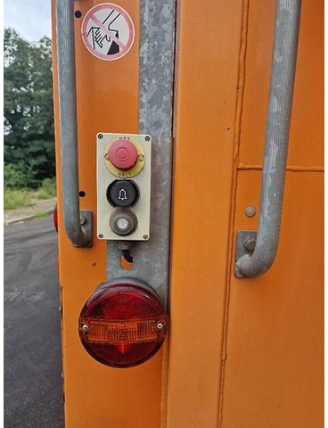 Грузовик Mercedes-Benz Econic 2628: фото 15