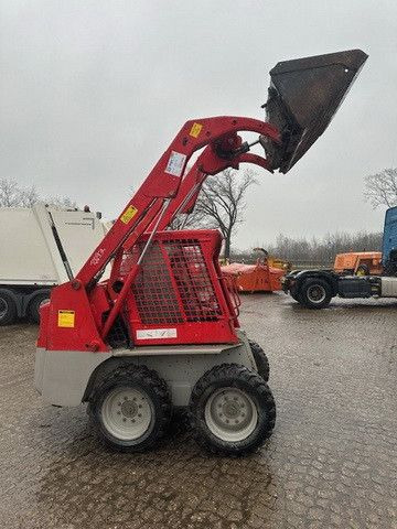 Bobcat S 130, S.W.S., 3. Steuerkreis, Div. Anbaugeräte - Мини-погрузчик с бортовым поворотом: фото 3 Bobcat S 130, S.W.S., 3. Steuerkreis, Div. Anbaugeräte - Мини-погрузчик с бортовым поворотом: фото 3