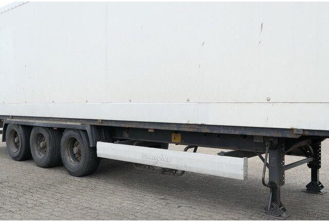 Krone SD, Isoliert, Türen, BPW, Luftfederung, 13.62m - Полуприцеп-фургон: фото 4 Krone SD, Isoliert, Türen, BPW, Luftfederung, 13.62m - Полуприцеп-фургон: фото 4