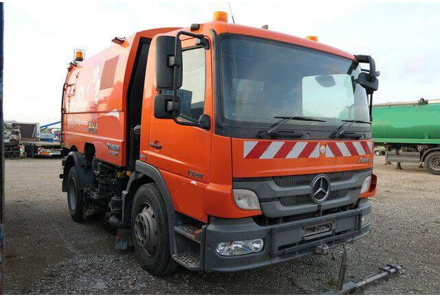 Mercedes-Benz 1323 L Atego 4x2, Faun Vaajet 6 R, Wassertank - Подметально-уборочная машина: фото 5 Mercedes-Benz 1323 L Atego 4x2, Faun Vaajet 6 R, Wassertank - Подметально-уборочная машина: фото 5