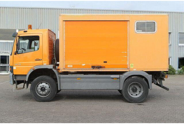 Mercedes-Benz 1518 A Atego 4X4, Klima, AHK, Allrad, Rolltor - Грузовик с закрытым кузовом: фото 2 Mercedes-Benz 1518 A Atego 4X4, Klima, AHK, Allrad, Rolltor - Грузовик с закрытым кузовом: фото 2