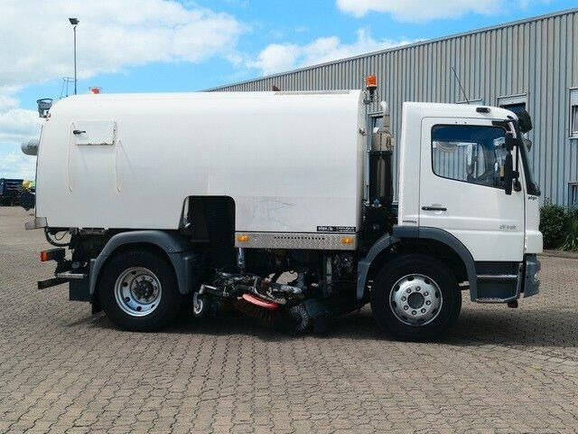 Mercedes-Benz 1518 LKO Atego 4x2, Kobit-Aufbau, 8m³,Wassertank - Подметально-уборочная машина: фото 2 Mercedes-Benz 1518 LKO Atego 4x2, Kobit-Aufbau, 8m³,Wassertank - Подметально-уборочная машина: фото 2