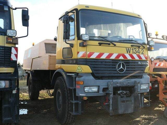 Mercedes-Benz 2035 AK Actros 4x4, Kehrmaschine Schmidt, Allrad - Снегоуборочная машина: фото 4 Mercedes-Benz 2035 AK Actros 4x4, Kehrmaschine Schmidt, Allrad - Снегоуборочная машина: фото 4