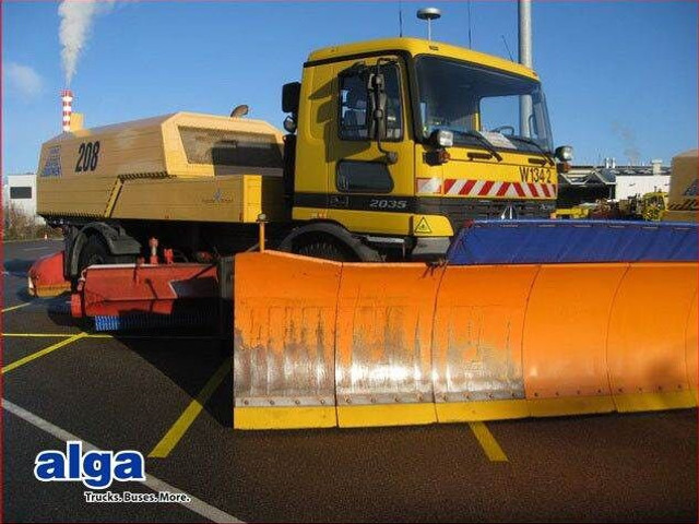 Mercedes-Benz 2035 AK Actros 4x4, Kehrmaschine Schmidt, Allrad - Снегоуборочная машина: фото 1 Mercedes-Benz 2035 AK Actros 4x4, Kehrmaschine Schmidt, Allrad - Снегоуборочная машина: фото 1