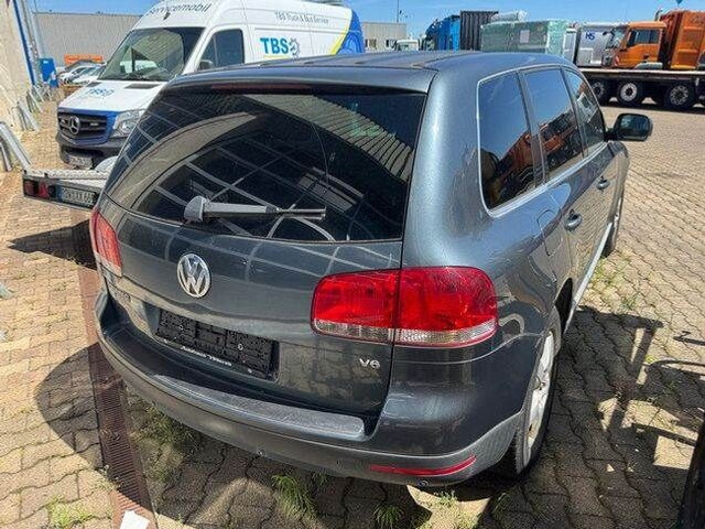 Volkswagen Touareg 3.2 V6/ GETRIEBESCHADEN /Motor läuft! - Малотоннажный бортовой грузовик: фото 2 Volkswagen Touareg 3.2 V6/ GETRIEBESCHADEN /Motor läuft! - Малотоннажный бортовой грузовик: фото 2