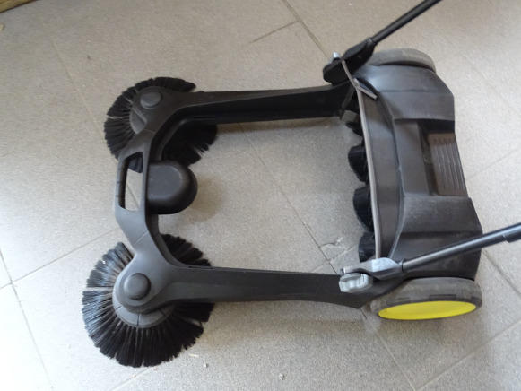 Balayeuse mécanique KARCHER S 4 Twin - Промышленная подметальная машина: фото 4 Balayeuse mécanique KARCHER S 4 Twin - Промышленная подметальная машина: фото 4