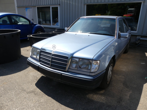Mercedes-Benz 230 de collection (1996-194.552 km) - Легковой автомобиль: фото 1 Mercedes-Benz 230 de collection (1996-194.552 km) - Легковой автомобиль: фото 1