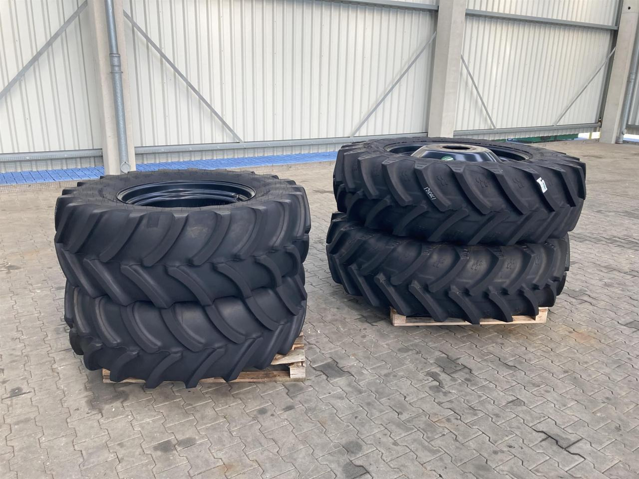 Alliance 480R30 & 520R42 - Шина для Сельскохозяйственной техники: фото 1 Alliance 480R30 & 520R42 - Шина для Сельскохозяйственной техники: фото 1