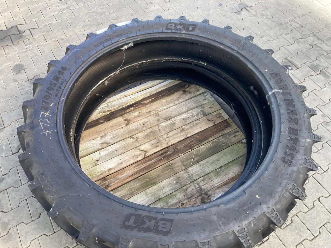 BKT 270/95R46 - Шина для Сельскохозяйственной техники: фото 2 BKT 270/95R46 - Шина для Сельскохозяйственной техники: фото 2