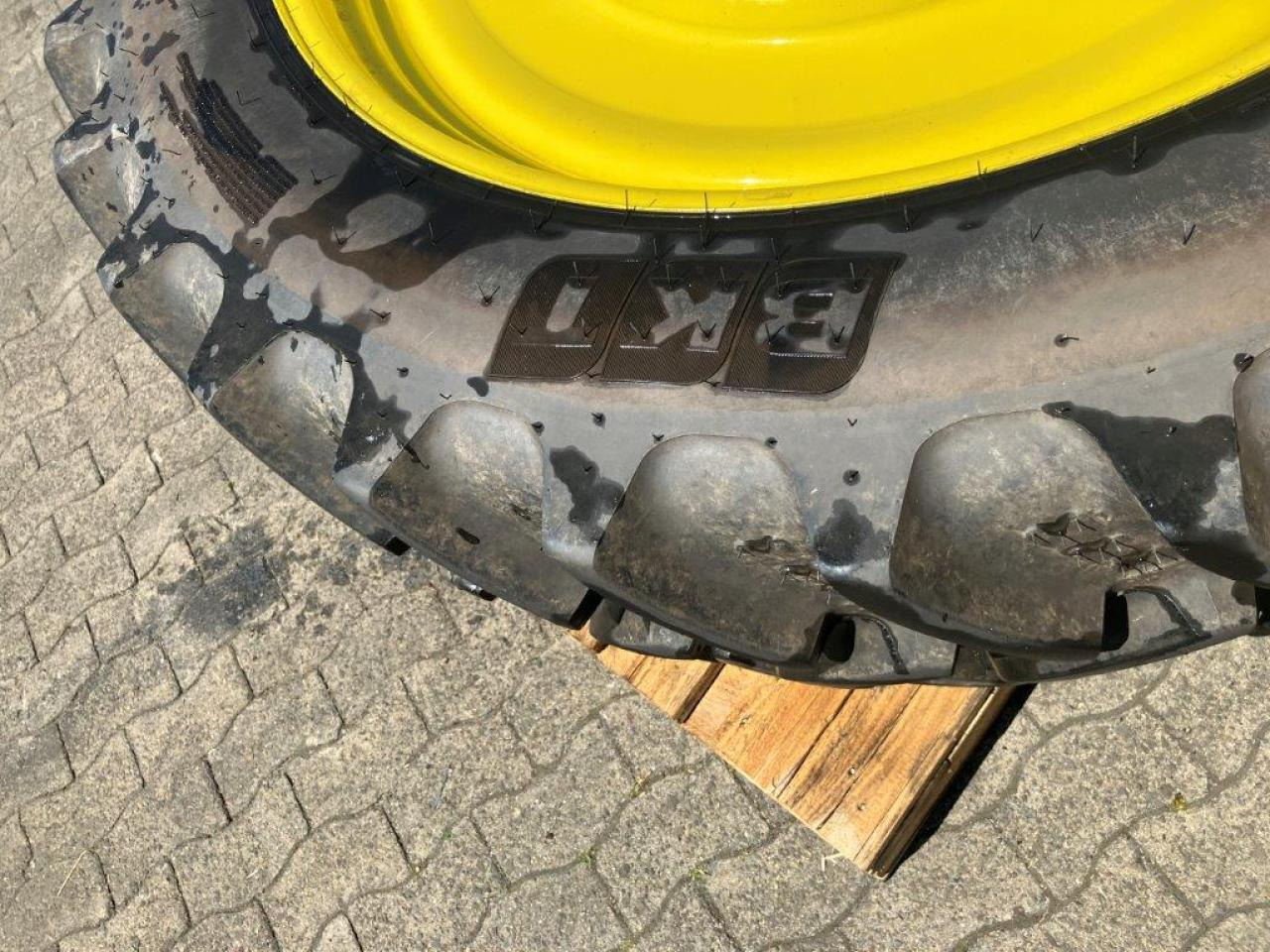 BKT 320/90R42 - Шина для Сельскохозяйственной техники: фото 3 BKT 320/90R42 - Шина для Сельскохозяйственной техники: фото 3