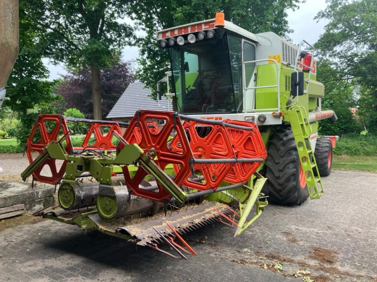 CLAAS Dominator 218 Mega - Зерноуборочный комбайн: фото 1 CLAAS Dominator 218 Mega - Зерноуборочный комбайн: фото 1