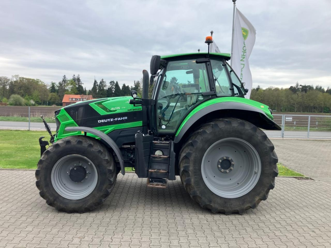 Deutz-Fahr 6215 TTV - Трактор: фото 2 Deutz-Fahr 6215 TTV - Трактор: фото 2