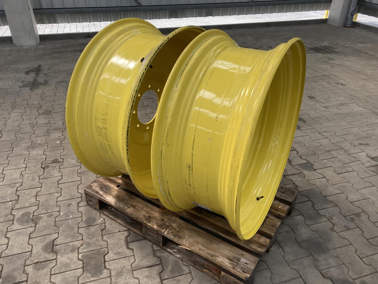 John Deere 15x38 - Шина для Сельскохозяйственной техники: фото 1 John Deere 15x38 - Шина для Сельскохозяйственной техники: фото 1
