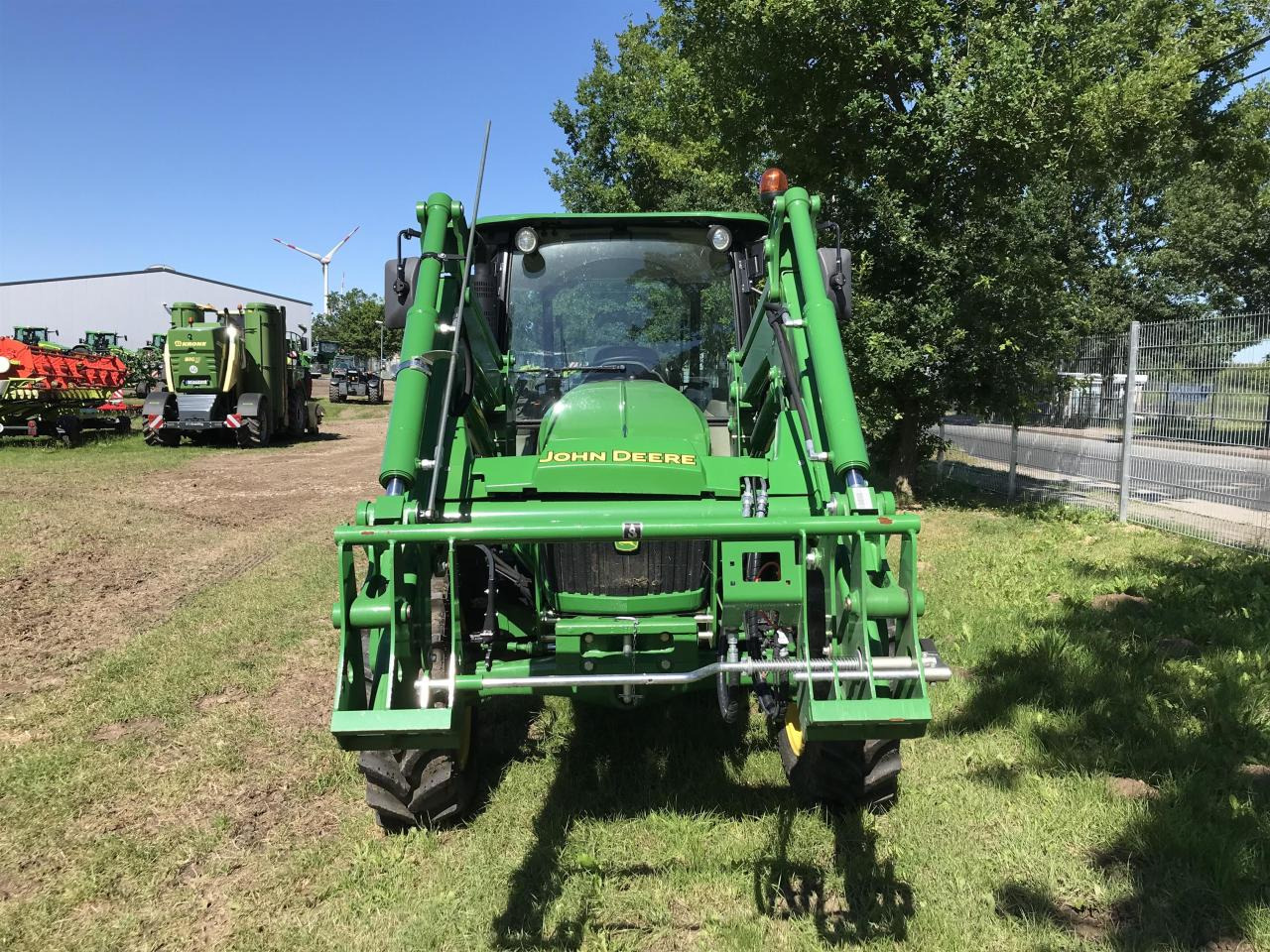 John Deere 5075E - Трактор: фото 4 John Deere 5075E - Трактор: фото 4