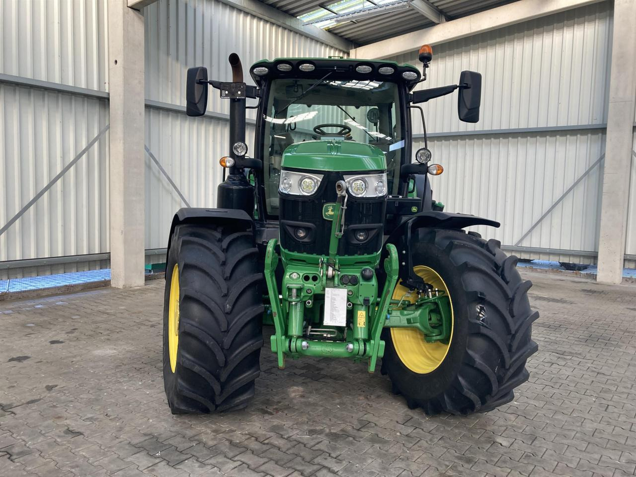 John Deere 6155R - Трактор: фото 3 John Deere 6155R - Трактор: фото 3
