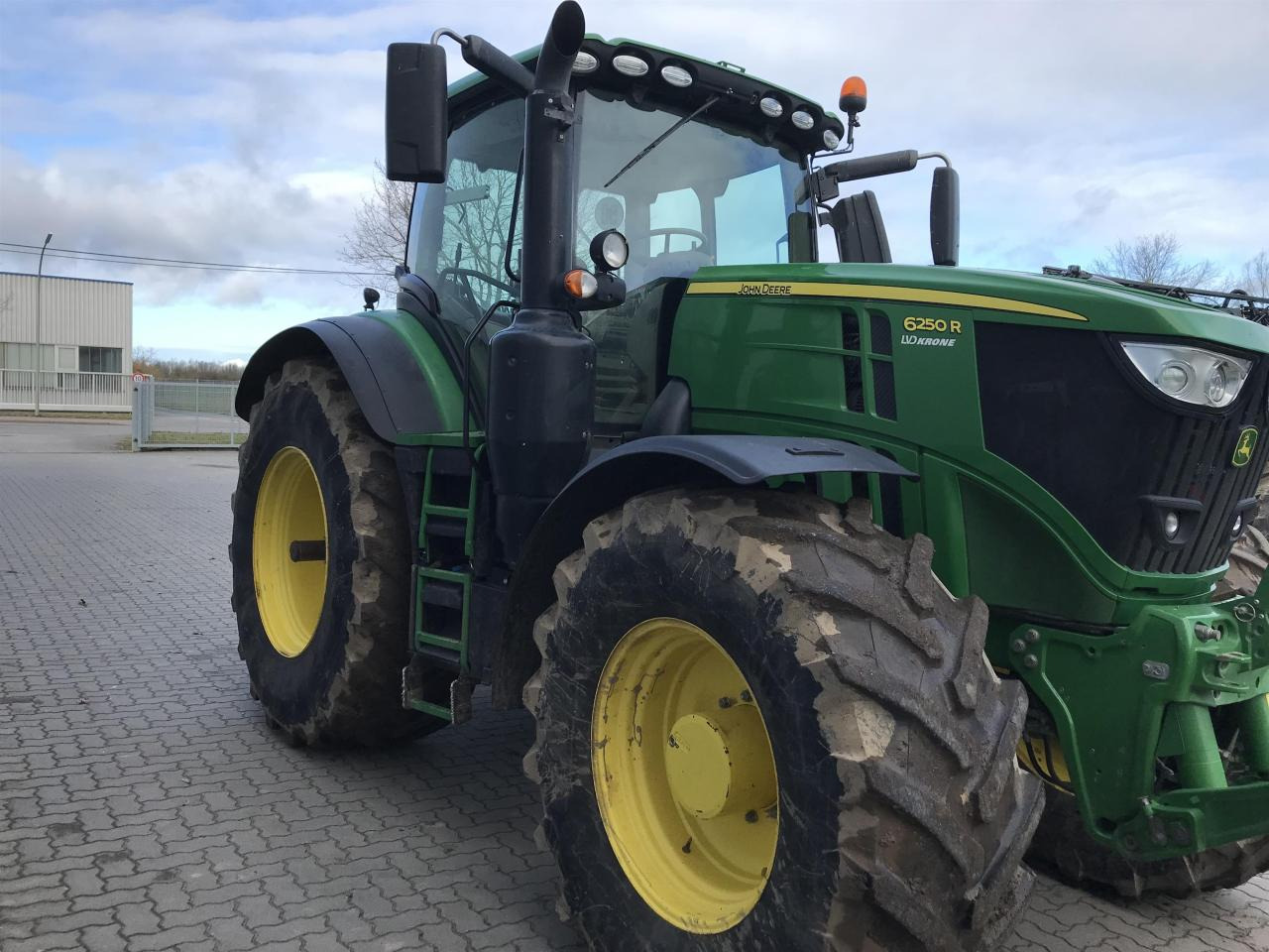 John Deere 6250R - Трактор: фото 2 John Deere 6250R - Трактор: фото 2