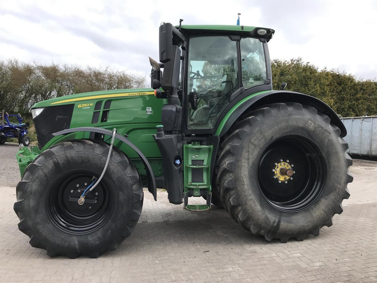John Deere 6250R - Трактор: фото 1 John Deere 6250R - Трактор: фото 1