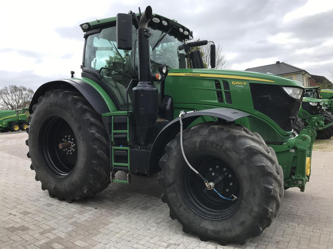 John Deere 6250R - Трактор: фото 2 John Deere 6250R - Трактор: фото 2