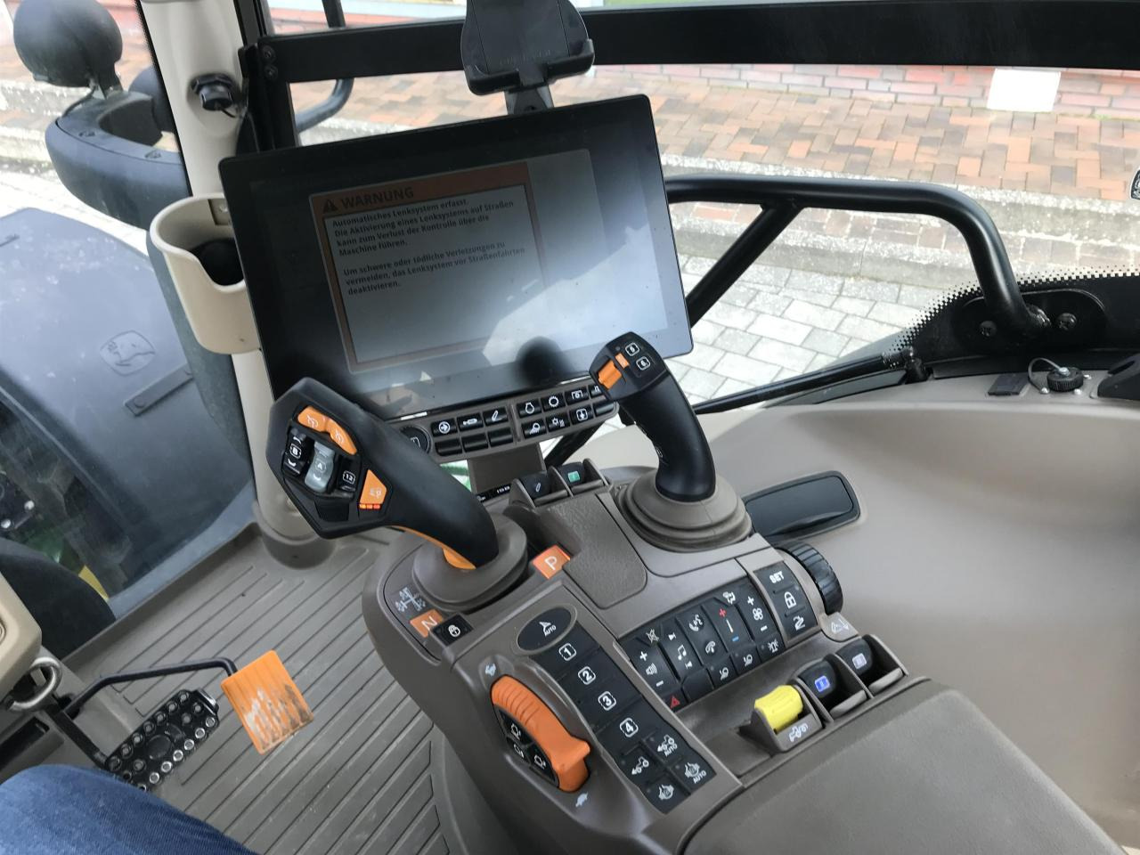 John Deere 6R 140 - Трактор: фото 5 John Deere 6R 140 - Трактор: фото 5