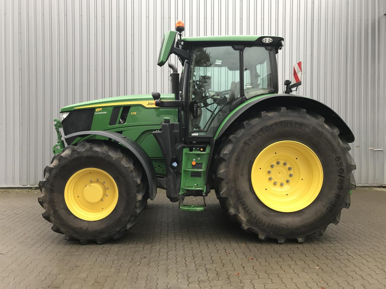 John Deere 6R 175 - Трактор: фото 1 John Deere 6R 175 - Трактор: фото 1