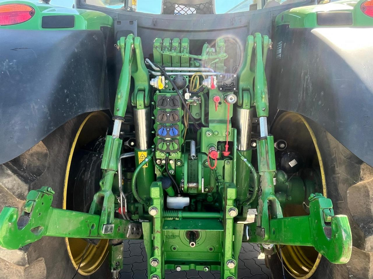 John Deere 6R 185 - Трактор: фото 5 John Deere 6R 185 - Трактор: фото 5