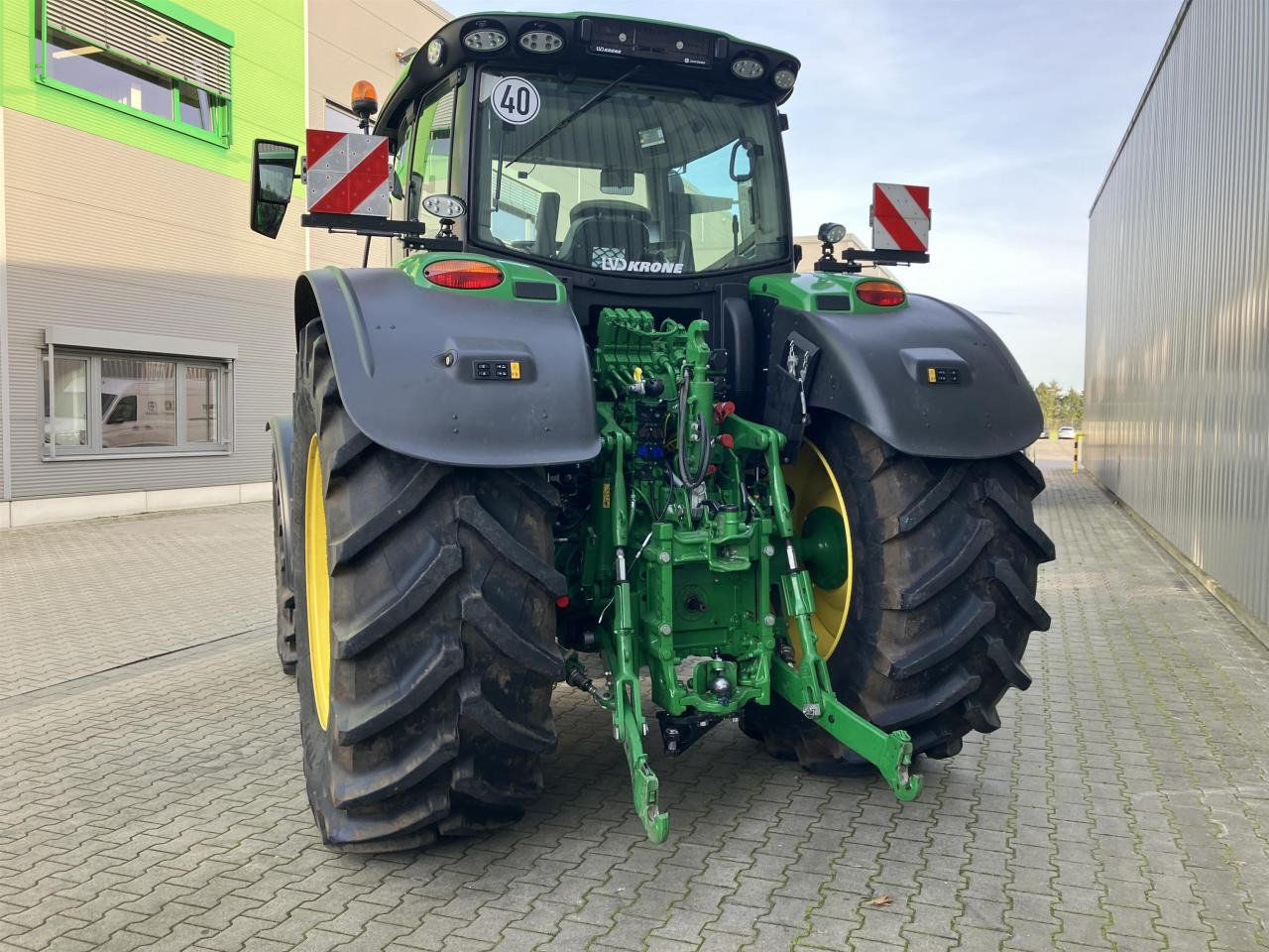 John Deere 6R 215 - Трактор: фото 3 John Deere 6R 215 - Трактор: фото 3