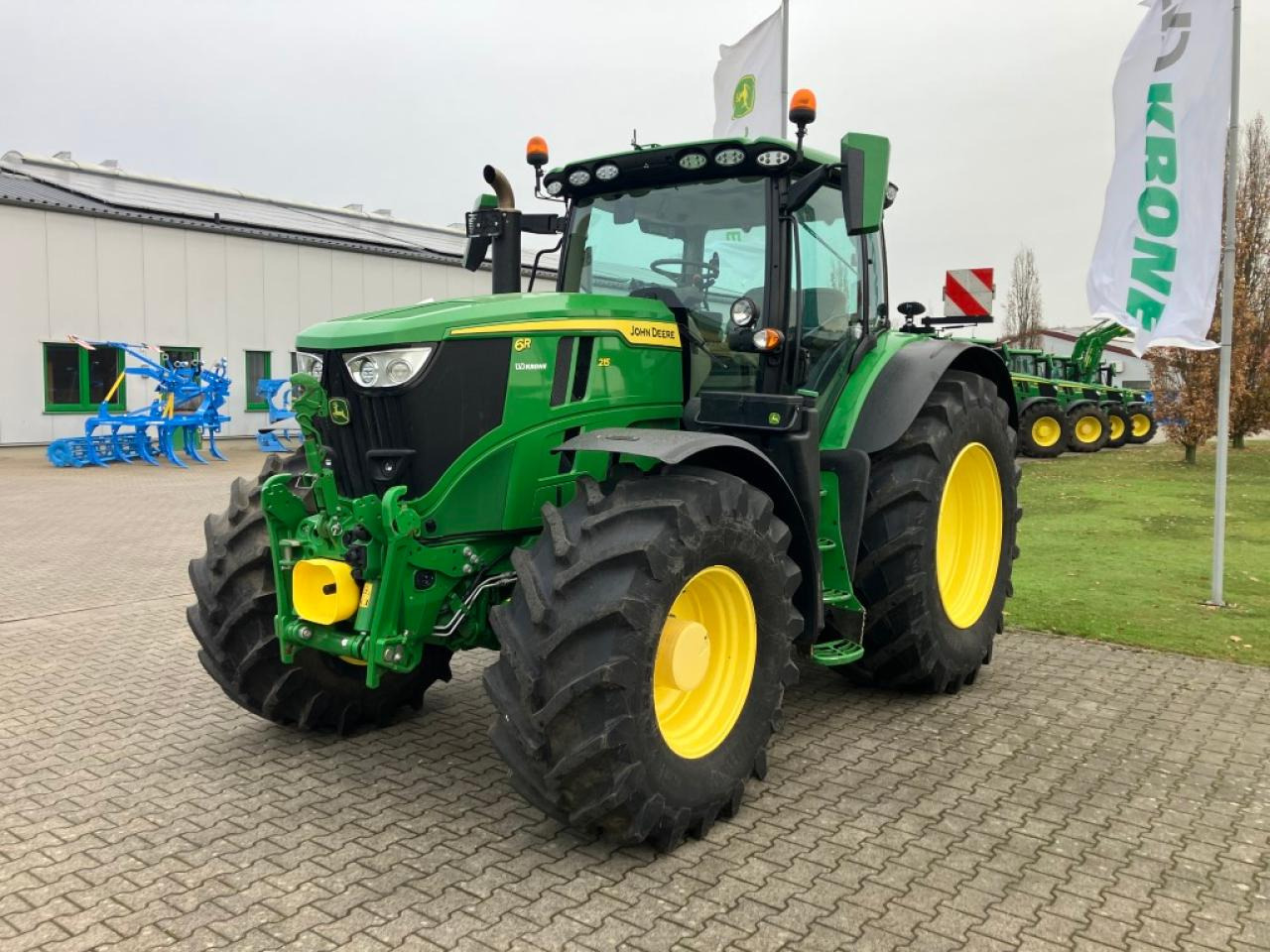 John Deere 6R 215 - Трактор: фото 4 John Deere 6R 215 - Трактор: фото 4
