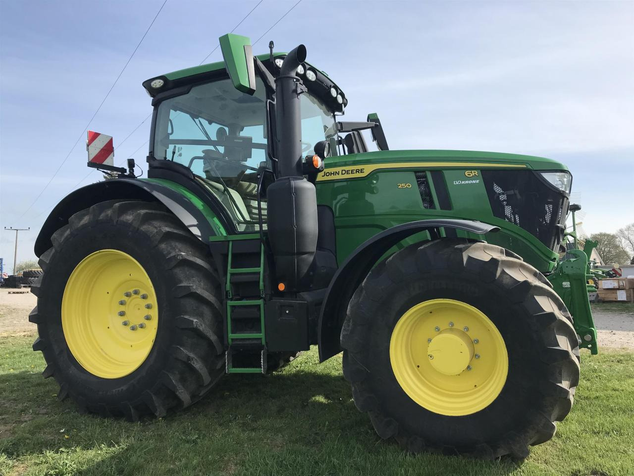 John Deere 6R 250 - Трактор: фото 2 John Deere 6R 250 - Трактор: фото 2