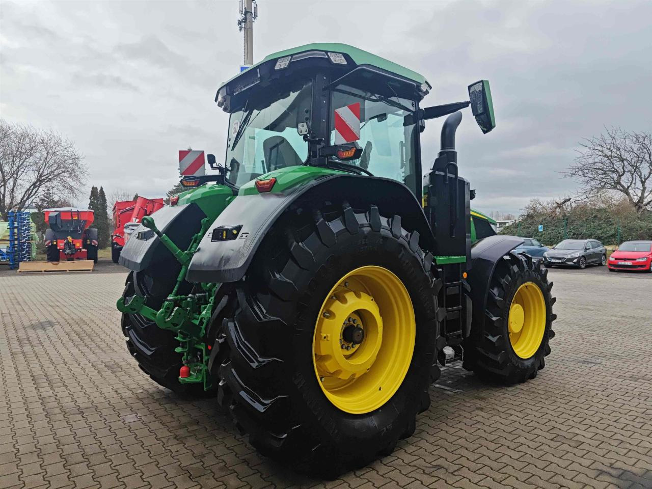 John Deere 7R 330 - Трактор: фото 4 John Deere 7R 330 - Трактор: фото 4