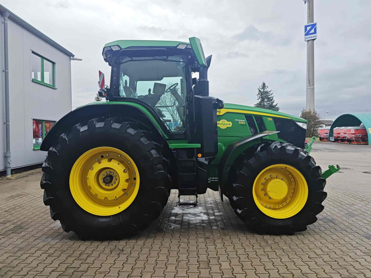 John Deere 7R 330 - Трактор: фото 2 John Deere 7R 330 - Трактор: фото 2