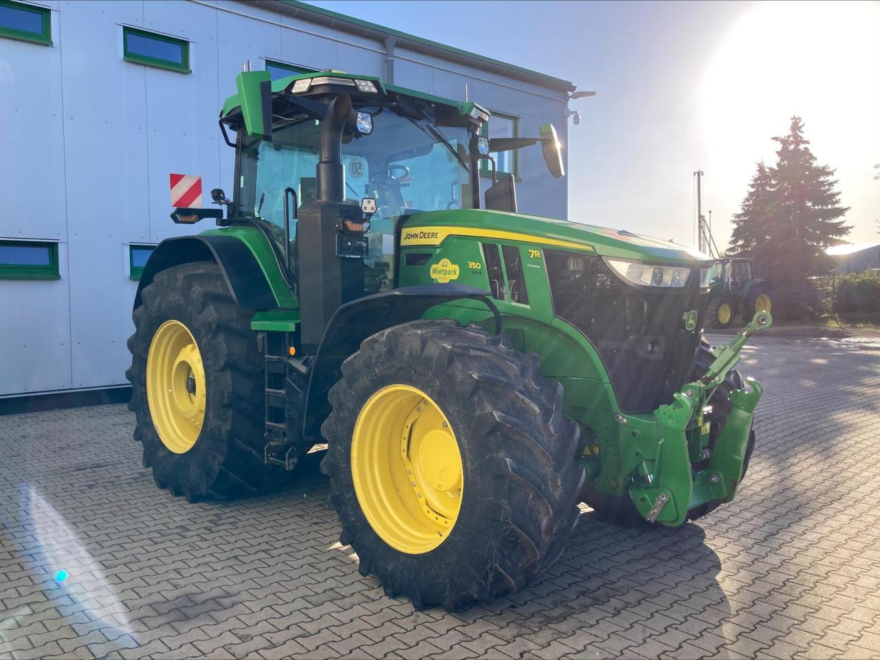 John Deere 7R 350 - Трактор: фото 2 John Deere 7R 350 - Трактор: фото 2