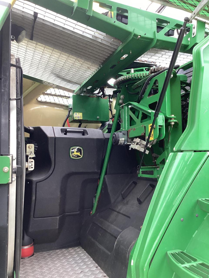 Кормоуборочный комбайн John Deere 8300: фото 22 Кормоуборочный комбайн John Deere 8300: фото 22