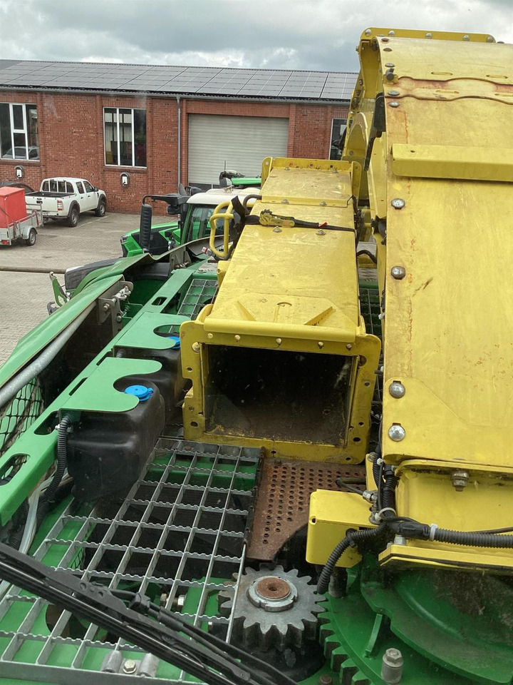 Кормоуборочный комбайн John Deere 8300: фото 8 Кормоуборочный комбайн John Deere 8300: фото 8